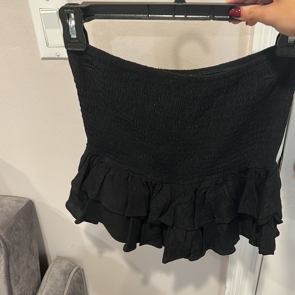 ZARA WOMENS BLACK  MINI SKIRT. SIZE MEDIUM